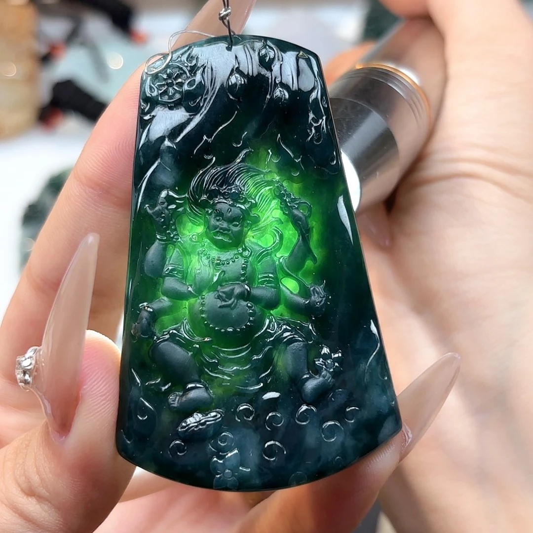 翡翠未镶嵌颈饰大黑天