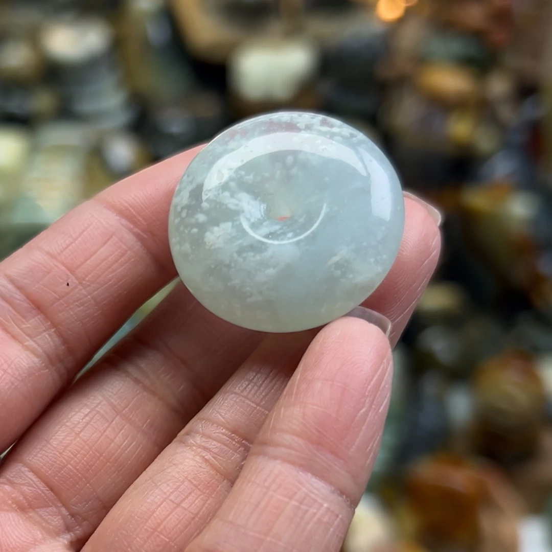 岫玉未镶嵌颈饰天青冻扣子