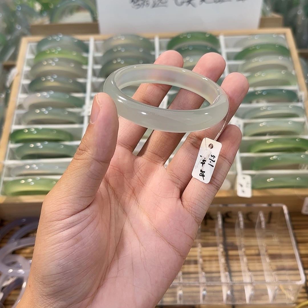 玛瑙/玉髓未镶嵌手镯圈口57.1