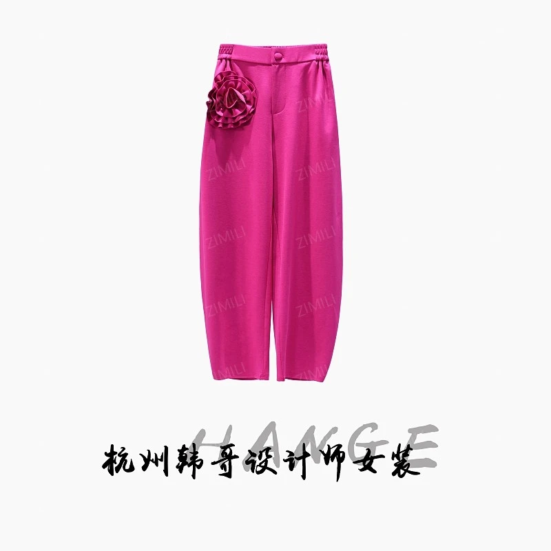 【韩哥女装】2025秋冬《玫瑰》火龙果色立体盘花镰刀型马蹄裤6337-P1