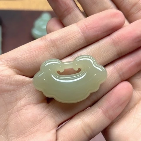 和田玉吊坠未镶嵌