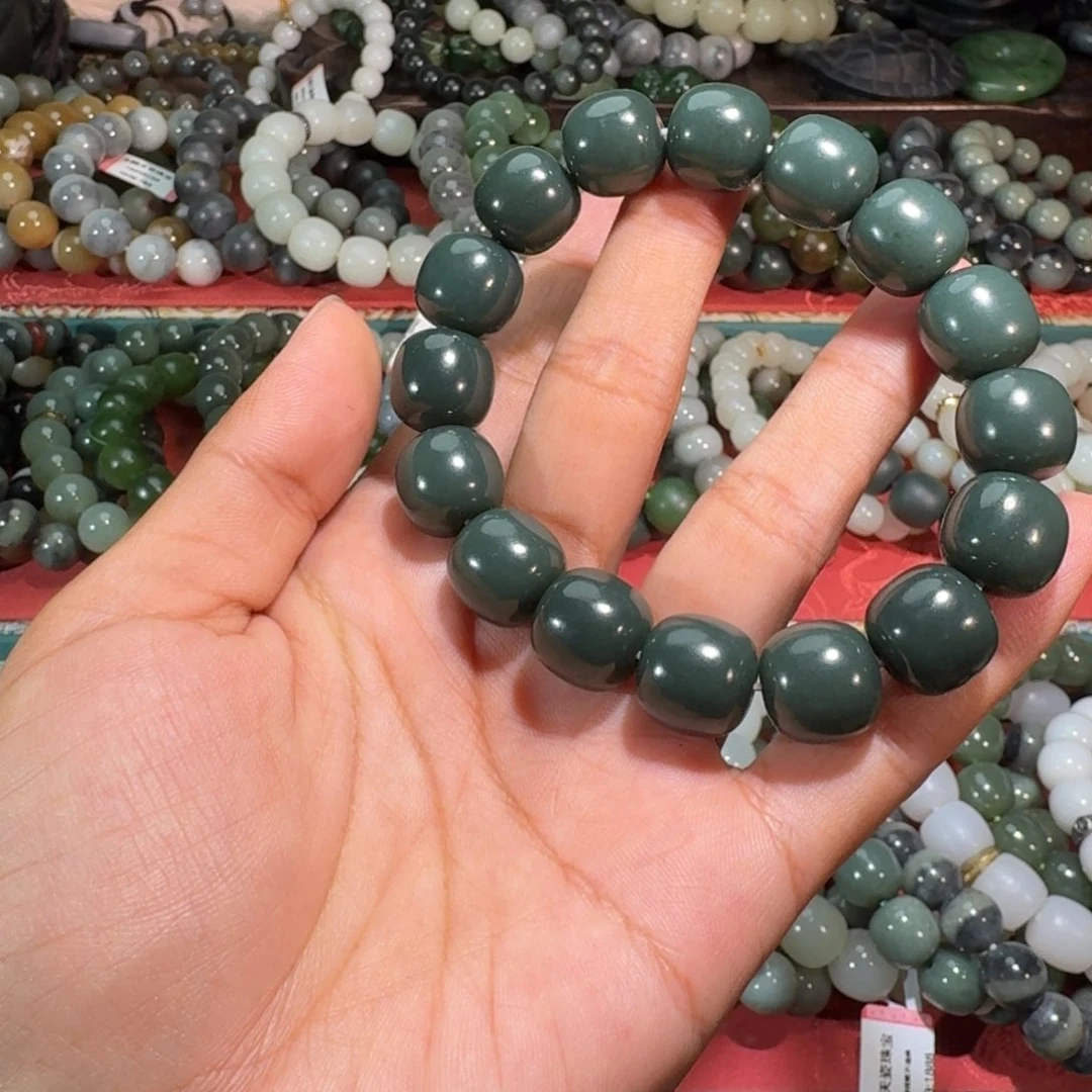 清***和和田玉未镶嵌手链