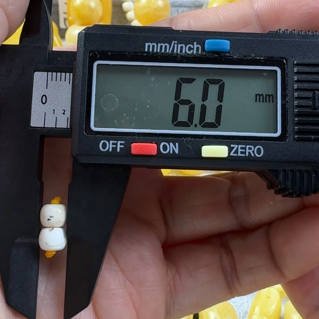 A***清蜜蜡未镶嵌裸石57杂