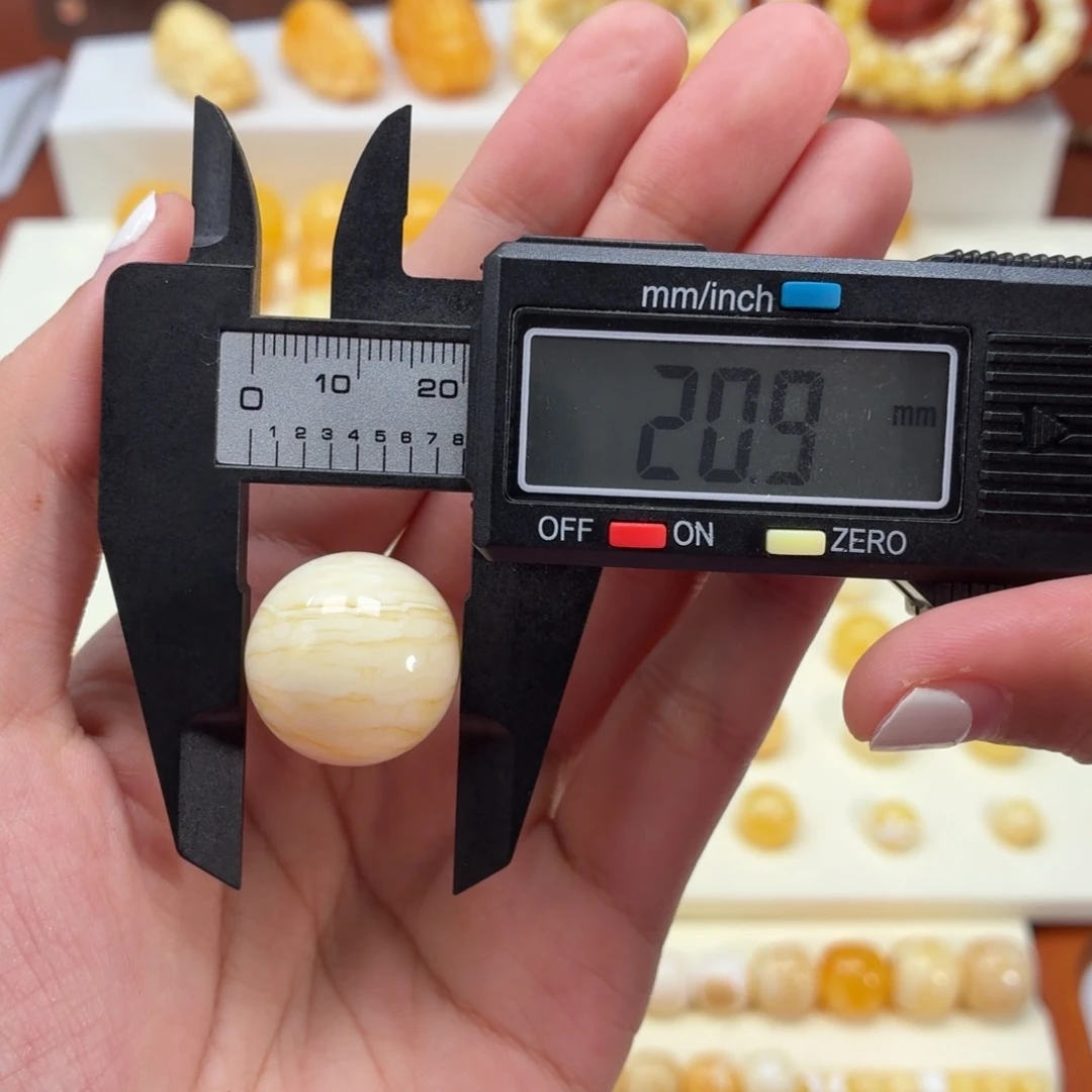 流***风琥珀未镶嵌裸石焦皮白蜡虎皮纹20.9mm