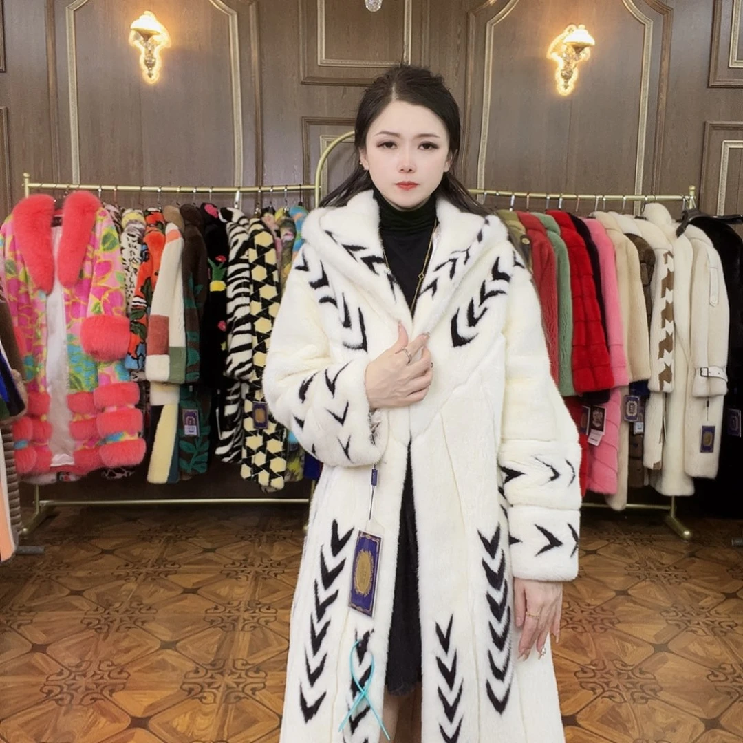 白色黑兔长款皮草