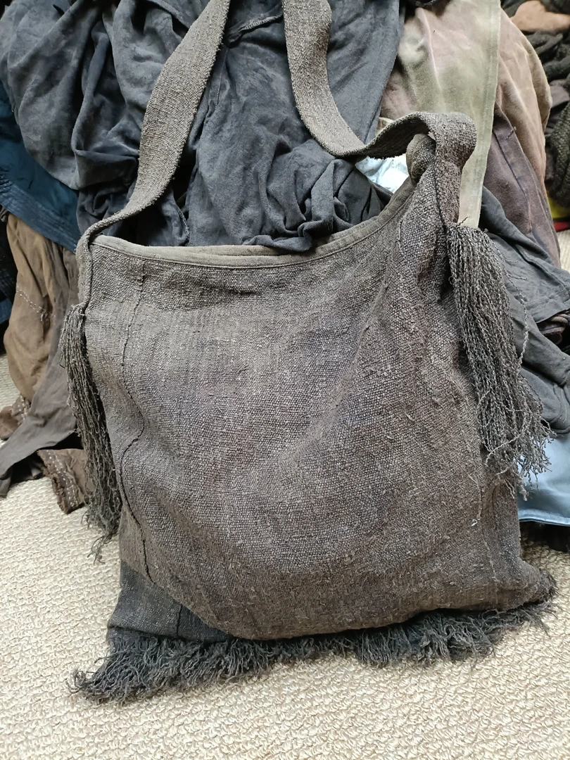 手工缝制植物染色老麻布包包