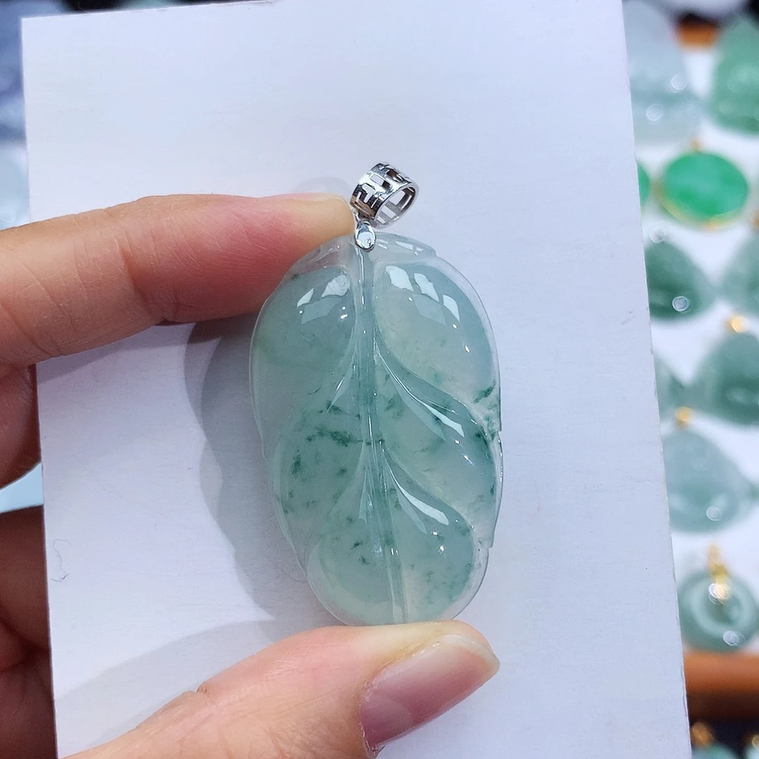 翡翠18K金镶嵌颈饰翡翠吊坠