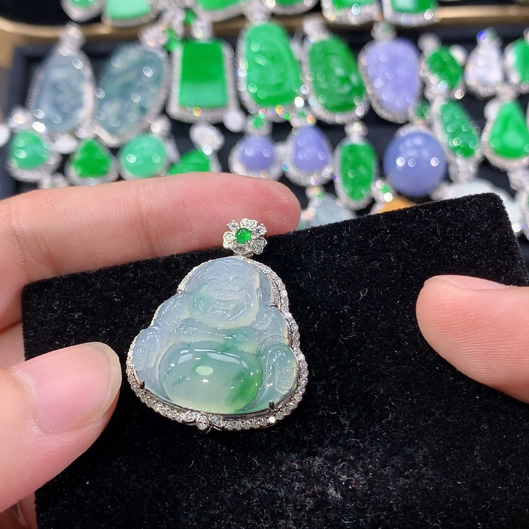 翡翠18K金镶嵌颈饰