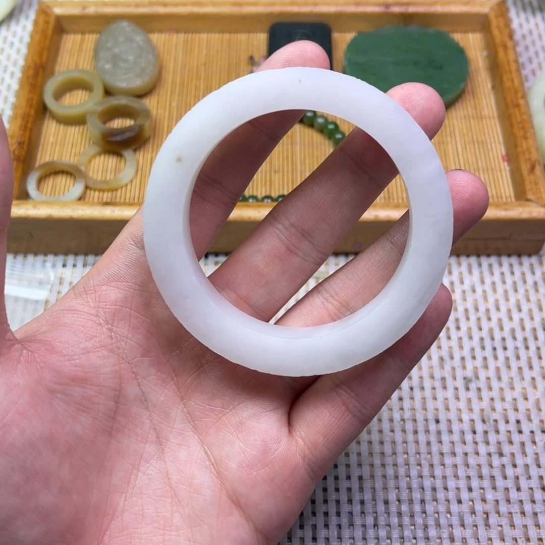 未镶嵌手镯和田玉