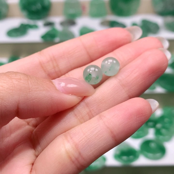 颈饰未镶嵌石英质玉小***膀