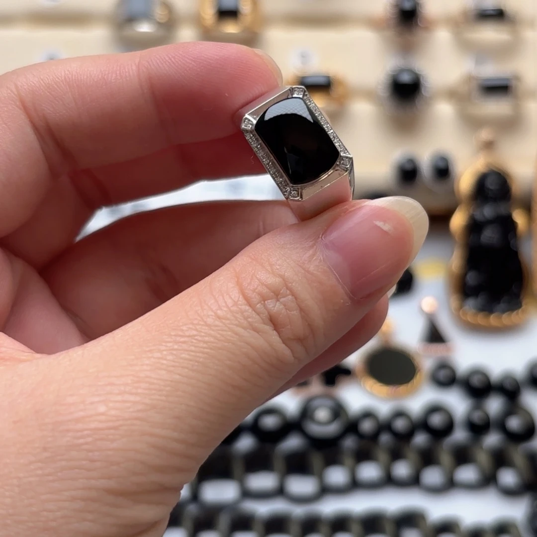 翡翠18K金镶嵌戒指缅甸翡翠