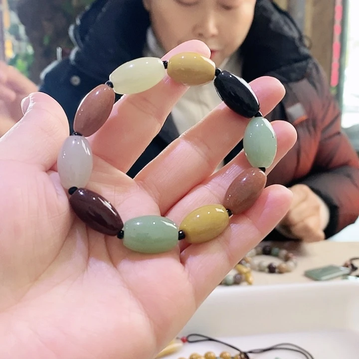 密玉（石英质玉）颈饰未镶嵌