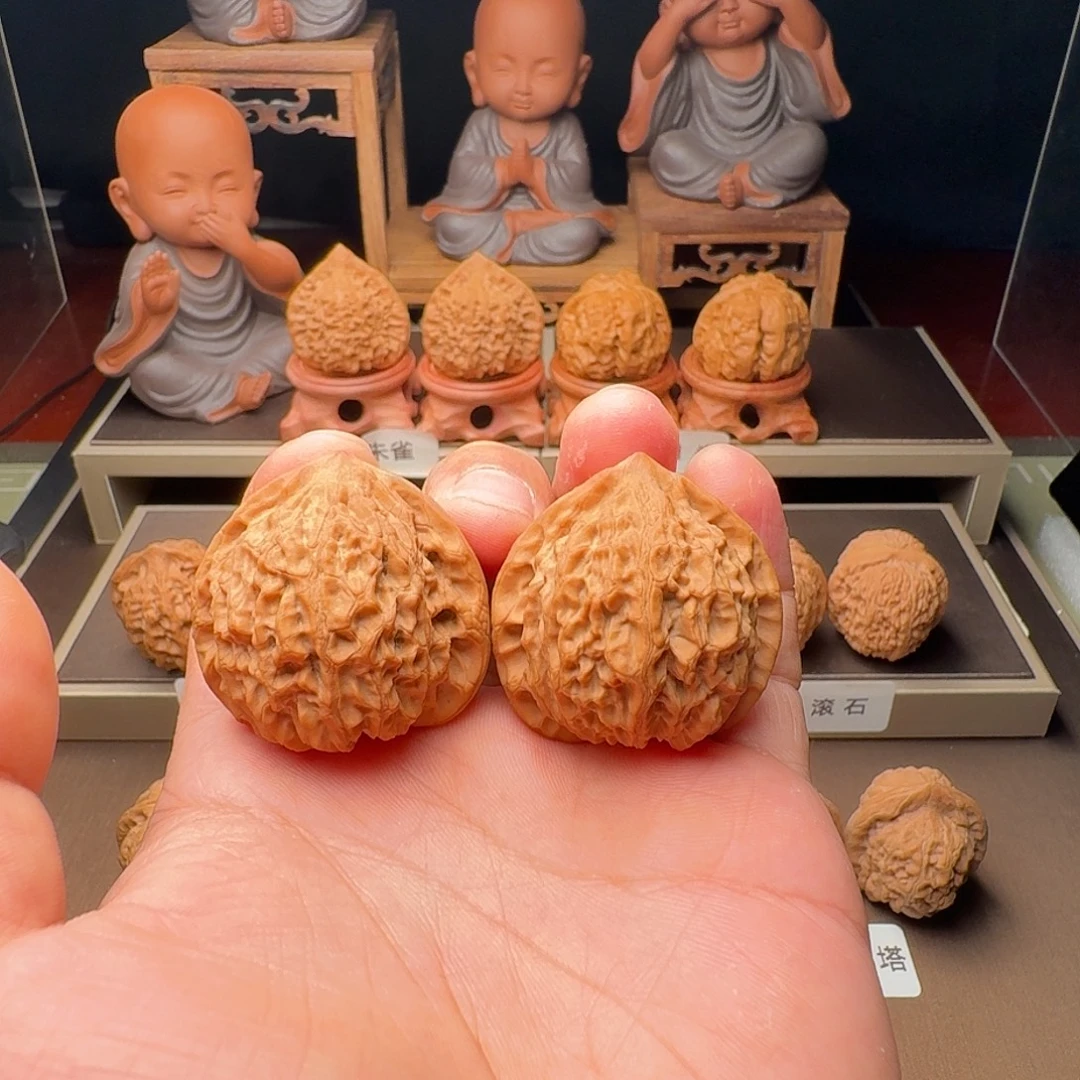 文玩核桃吊坠金牛38全品白茬精对