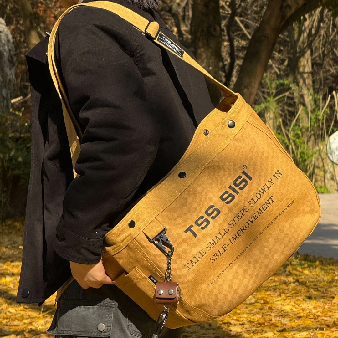 TSSSISI 复古硬质工装中性风帆布拉链印花单肩休闲邮差斜挎包