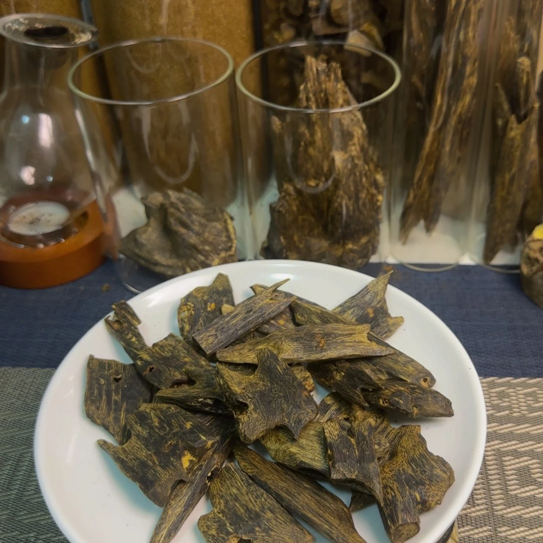 木奇楠蓝宝石块料100克