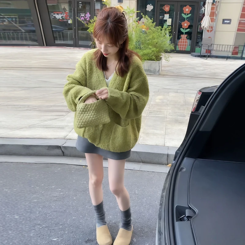 慵懒风气质绿色针织开衫毛衣2025秋季新款减龄甜美高级感外套上衣
