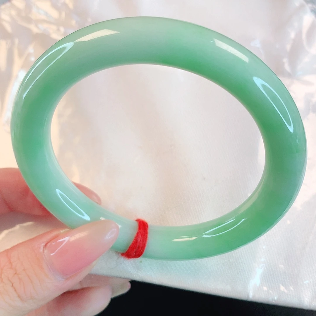 翡翠手镯未镶嵌55圈口