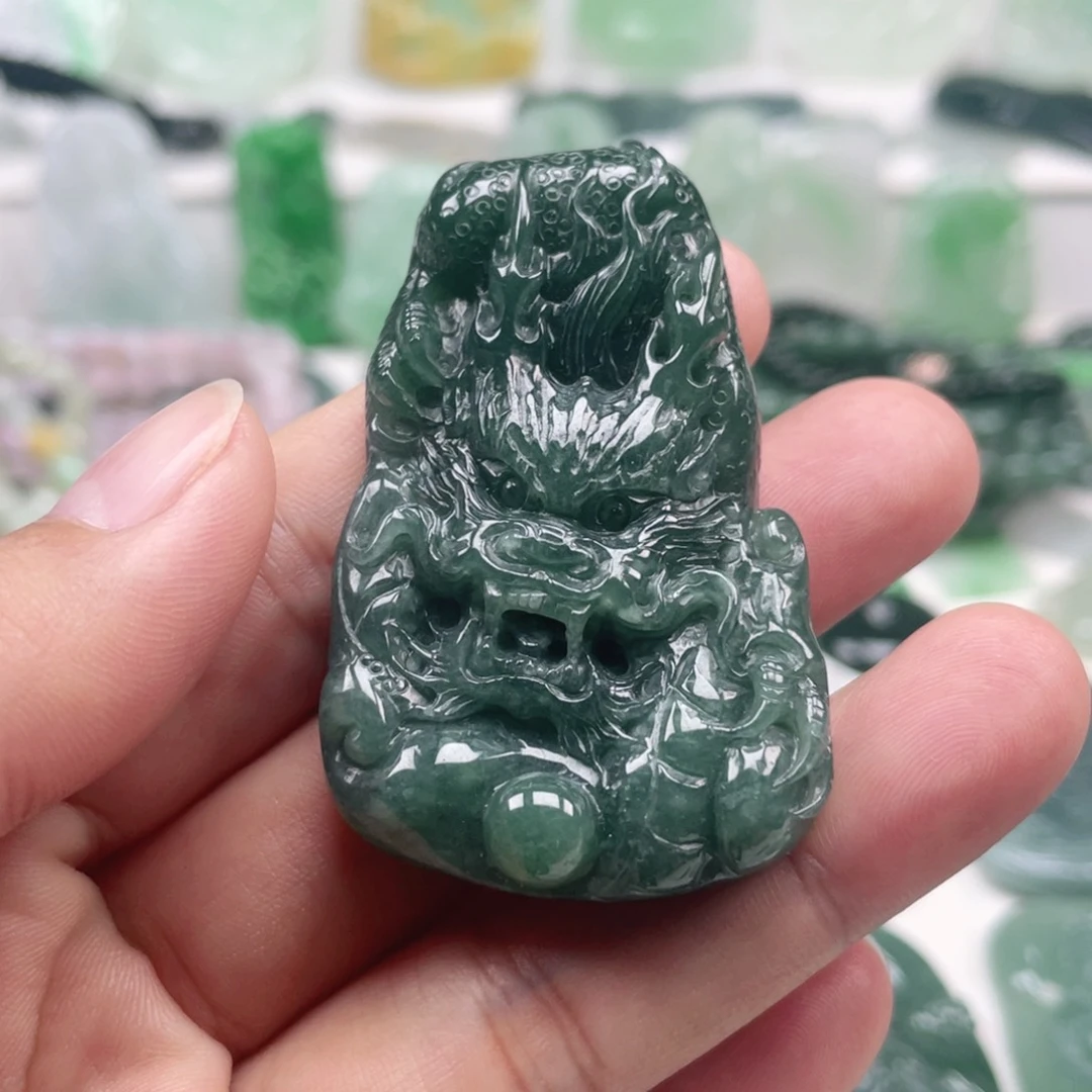 翡翠颈饰未镶嵌翡翠龙牌