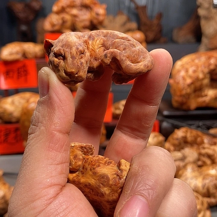 张***哥柏木（崖柏）木雕手工把件太行崖柏留疤料豹子