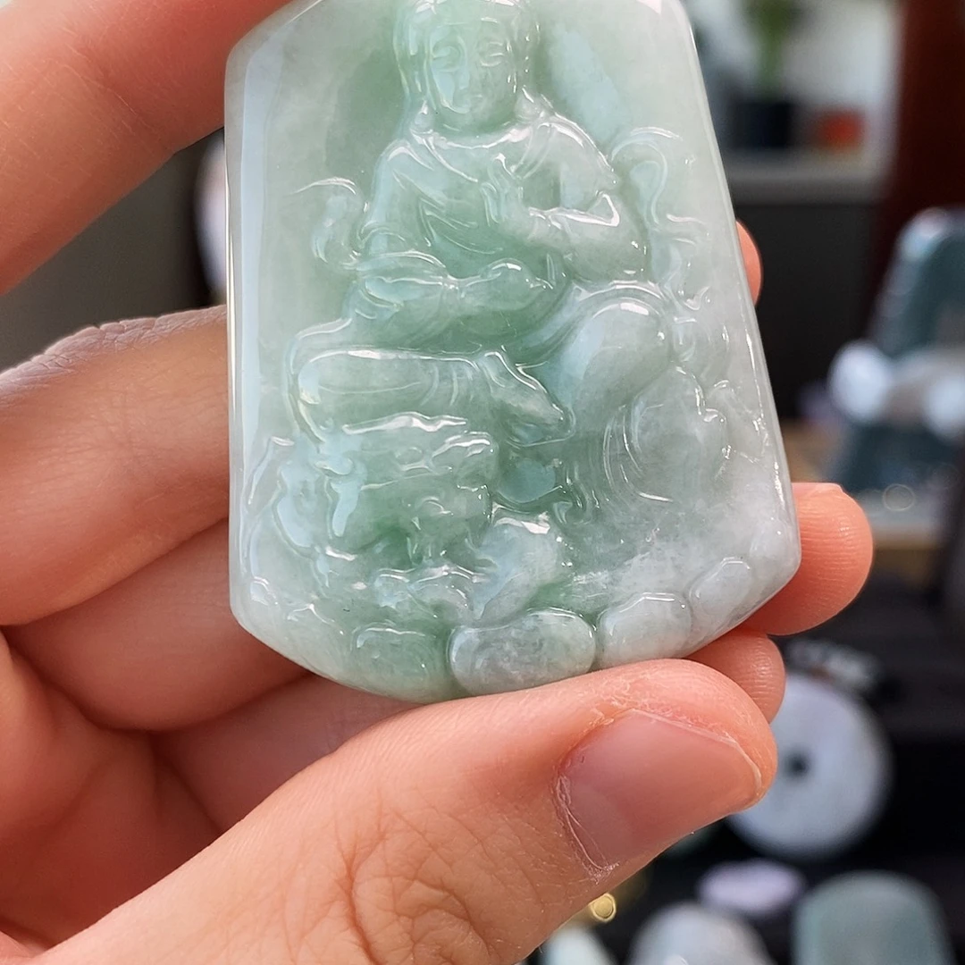 翡翠未镶嵌颈饰文殊