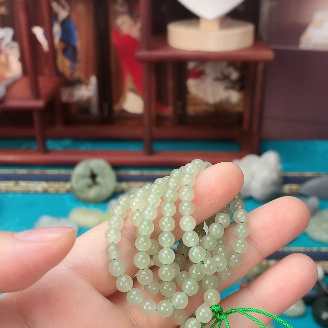 脆***皮颈饰未镶嵌和田玉