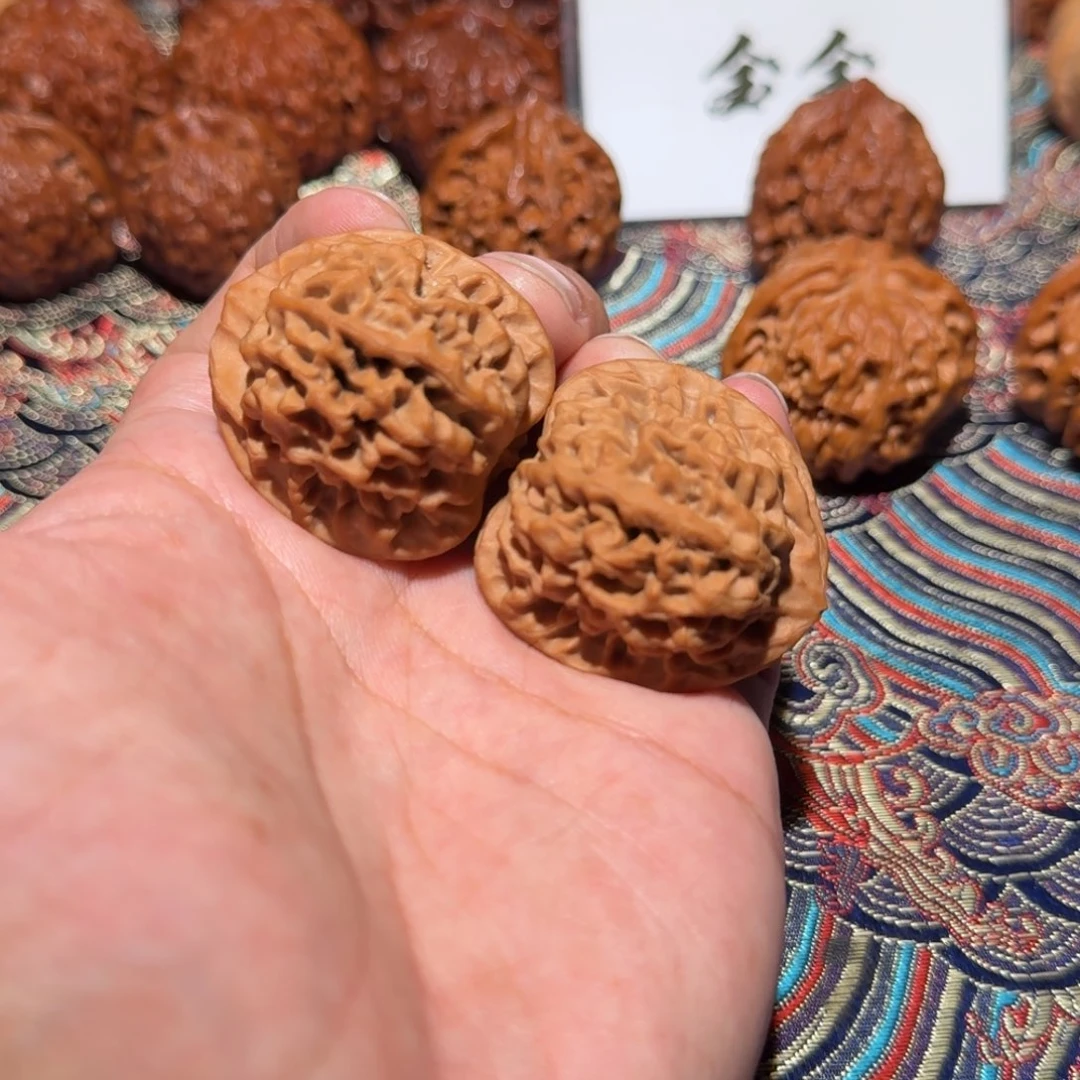 把件核桃1235秦闷，尺寸35
