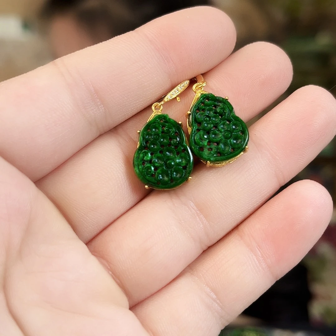 翡翠银S925镶嵌颈饰耳饰。