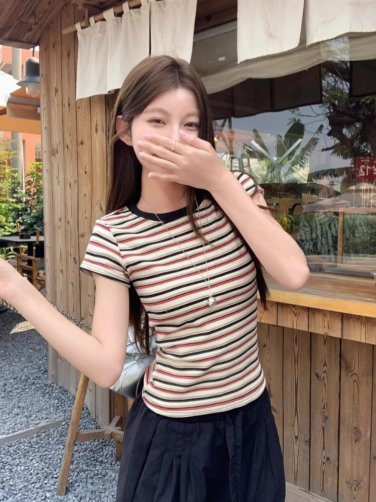 撞色圆领条纹T恤短袖女夏季新款修身辣妹短款正肩显瘦百搭上衣潮