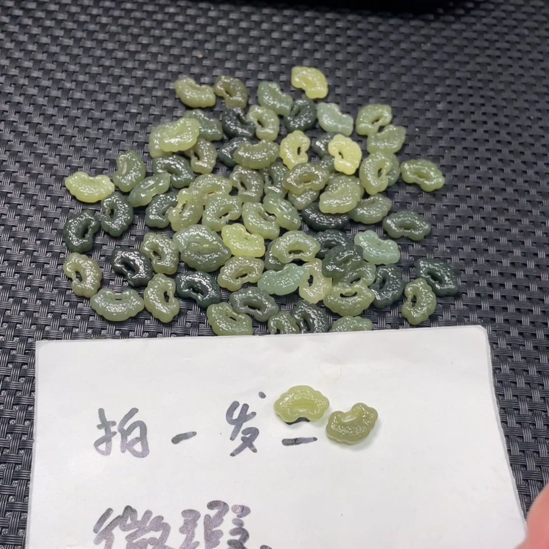 和田玉未镶嵌颈饰福利如意拍一发二