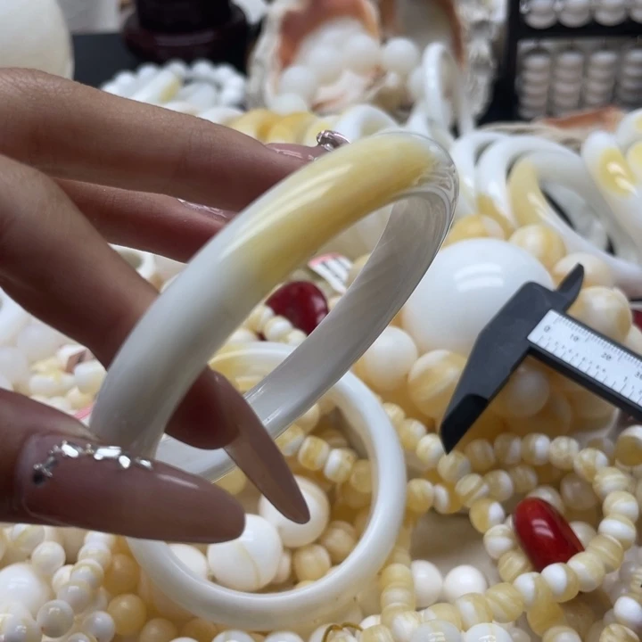 来***间60手镯精品2221111111