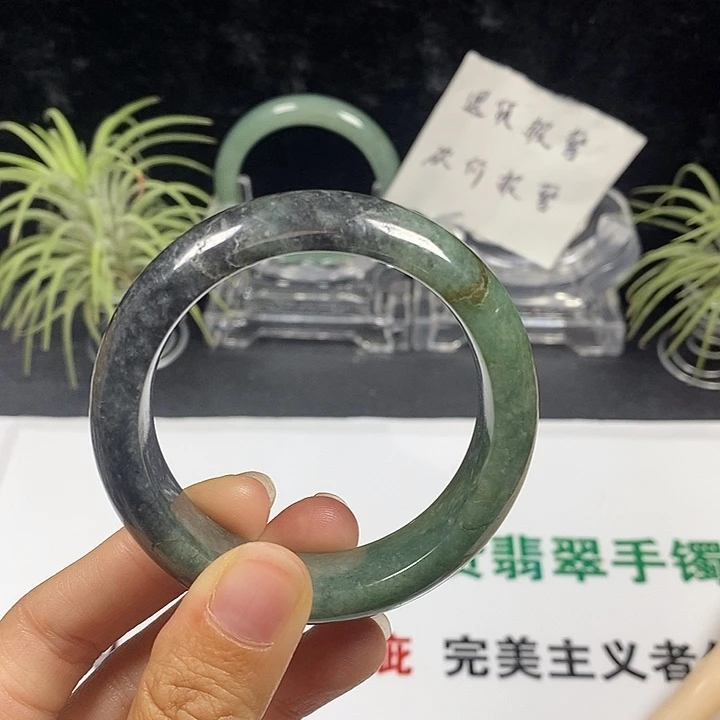 未镶嵌手镯翡翠41号。 50.5圈