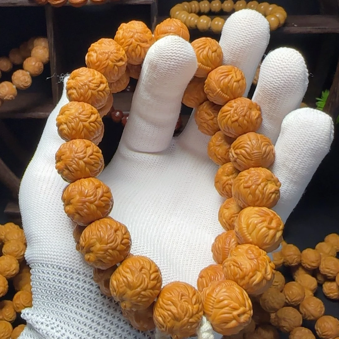 L***f吊坠猴头核桃猴头