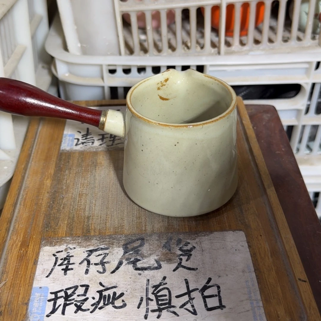 微瑕疵介意勿拍陶瓷器皿J990
