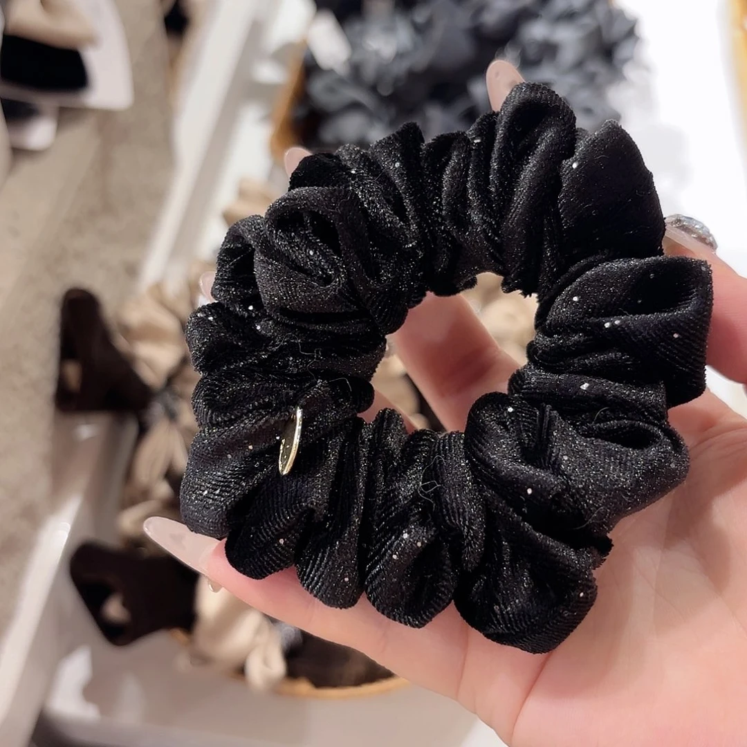 皮质铁合金发饰发夹。