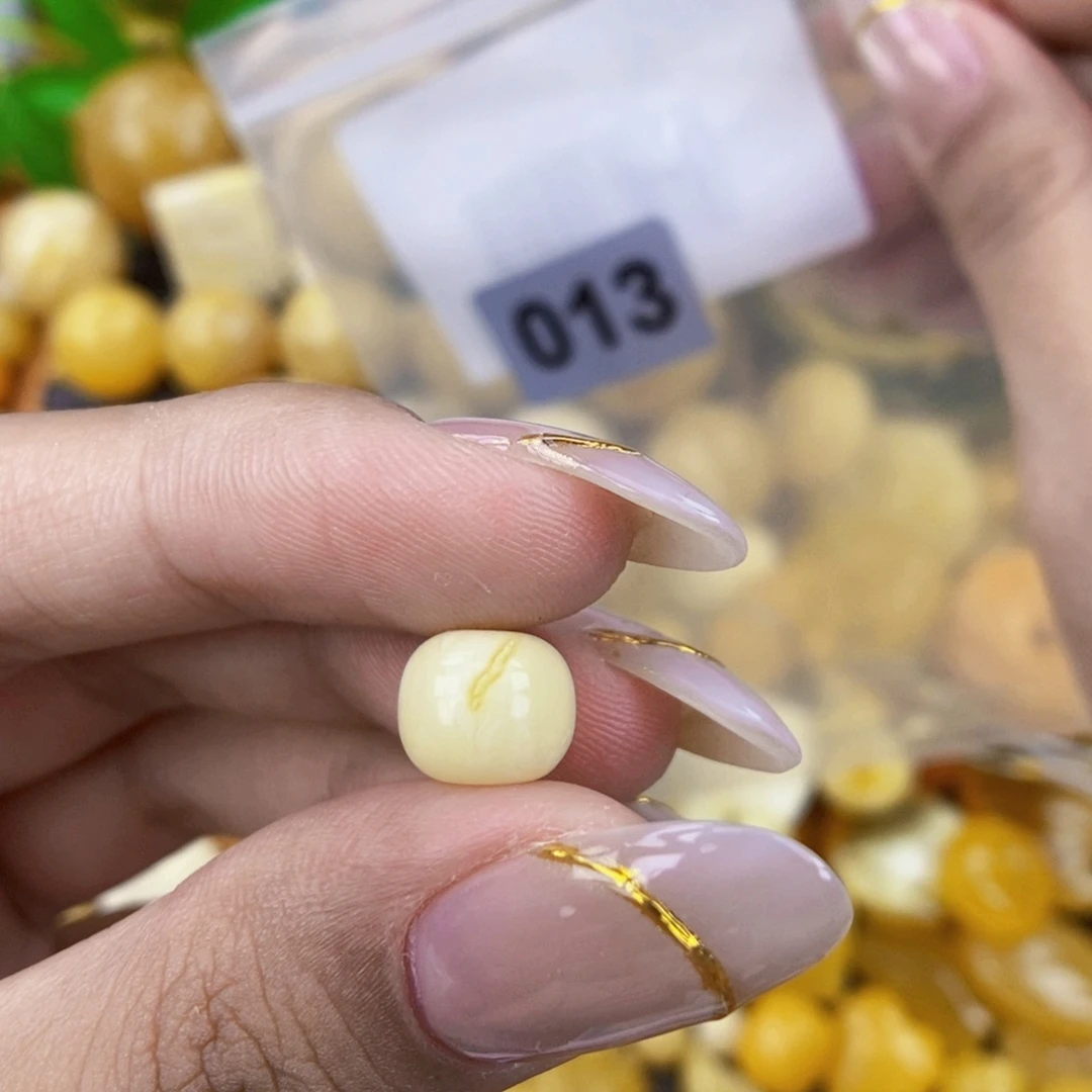 嘟***1未镶嵌琥珀珠宝奇石