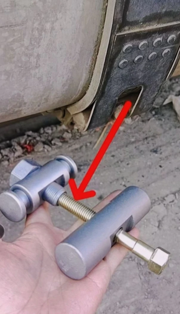 原厂J7油箱捆带螺丝