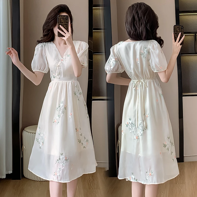 新中式优雅气质刺绣短袖V领连衣裙女夏新款高腰显瘦温柔风长裙子