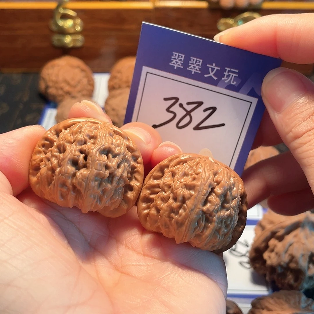 悦***）桃核把件382号白狮子3.8