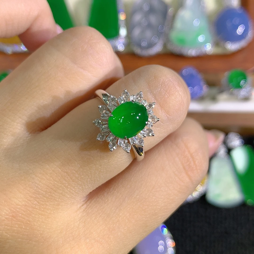 翡翠18K金镶嵌戒指蛋面