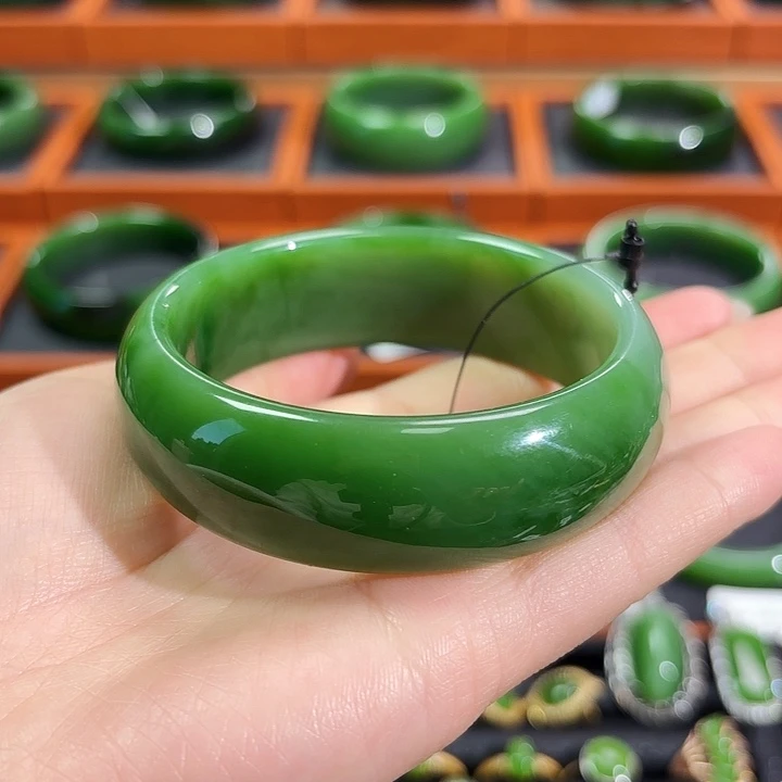 和田玉（碧玉）未镶嵌手镯阳绿