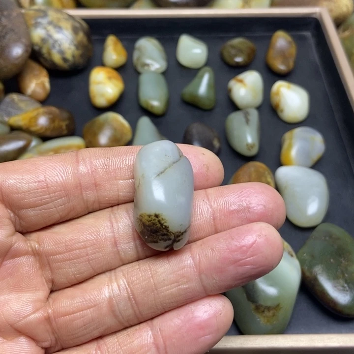 用***1和田玉（糖玉）未镶嵌珠宝奇石