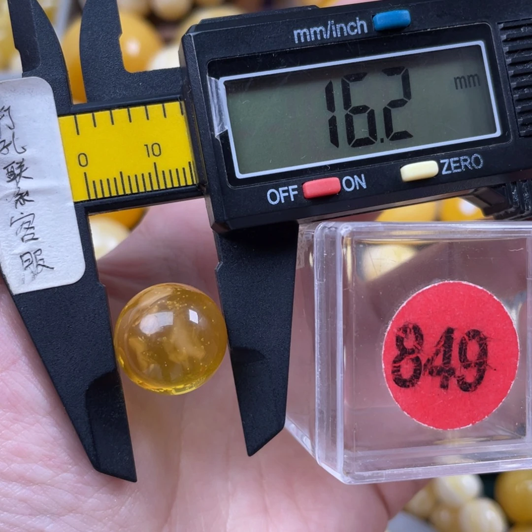 蜜蜡未镶嵌珠宝奇石
