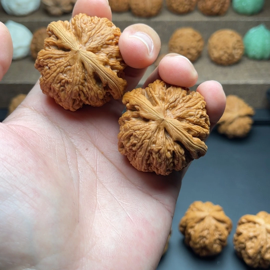 ꧔****文玩核桃把件46大粗筋打底