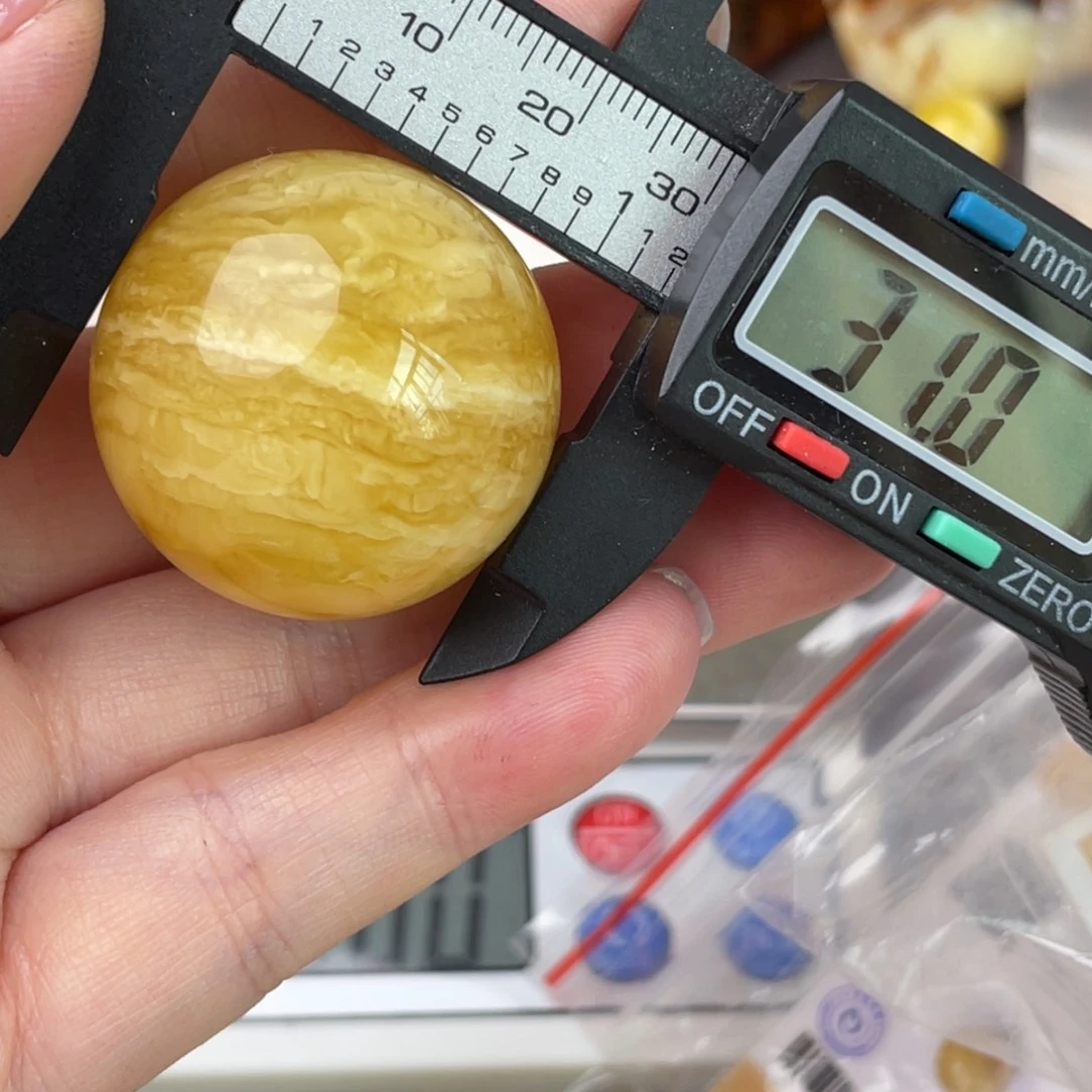 未镶嵌琥珀裸石微瑕918