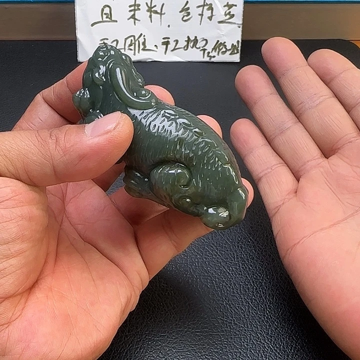 和田玉未镶嵌把件