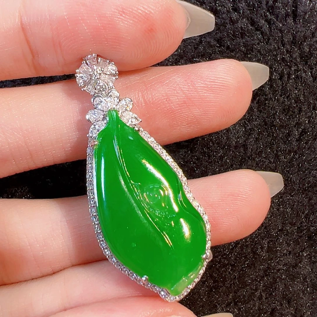 萌***希翡翠18K金镶嵌颈饰分单付，总额38800。