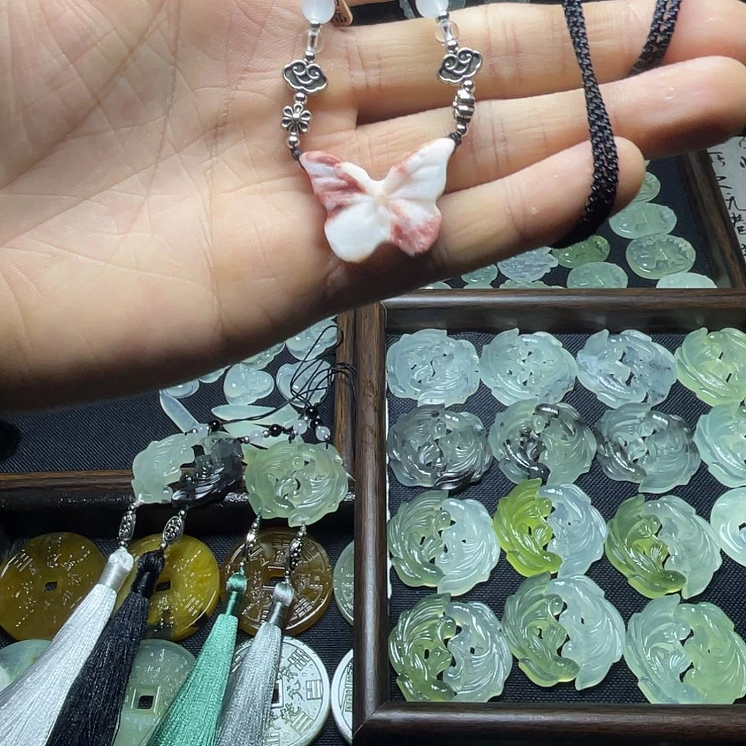岫玉未镶嵌岫玉蝴蝶吊坠项链