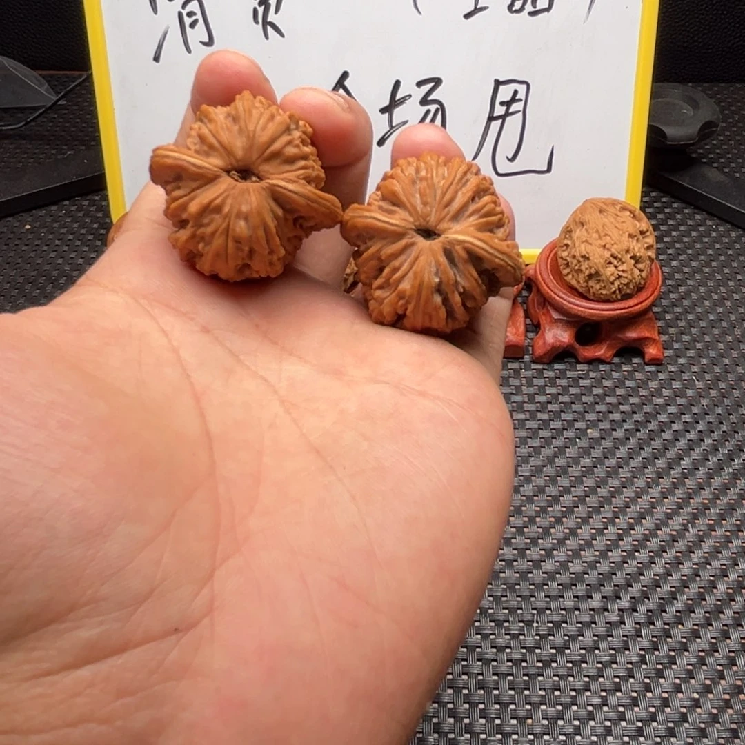 文玩核桃吊坠毅*四座楼37全