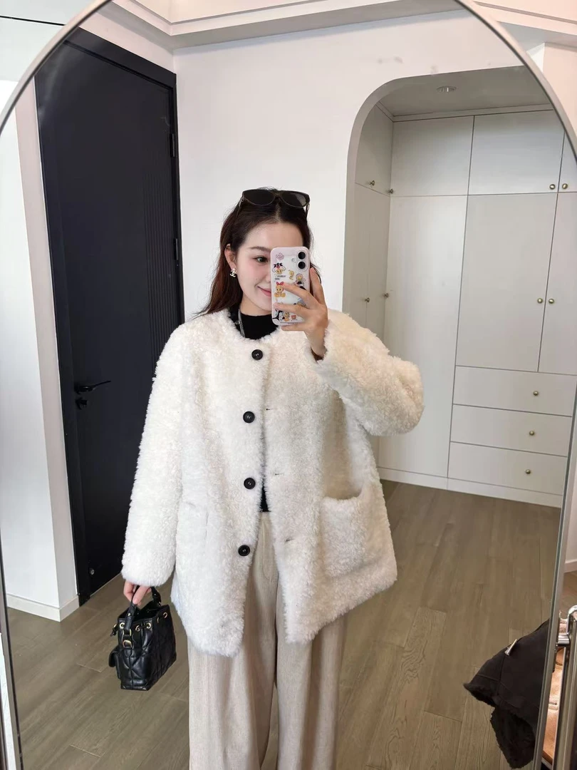 100羊毛女士保暖宽袖耐脏V领白色气质短外套冬季短款时尚