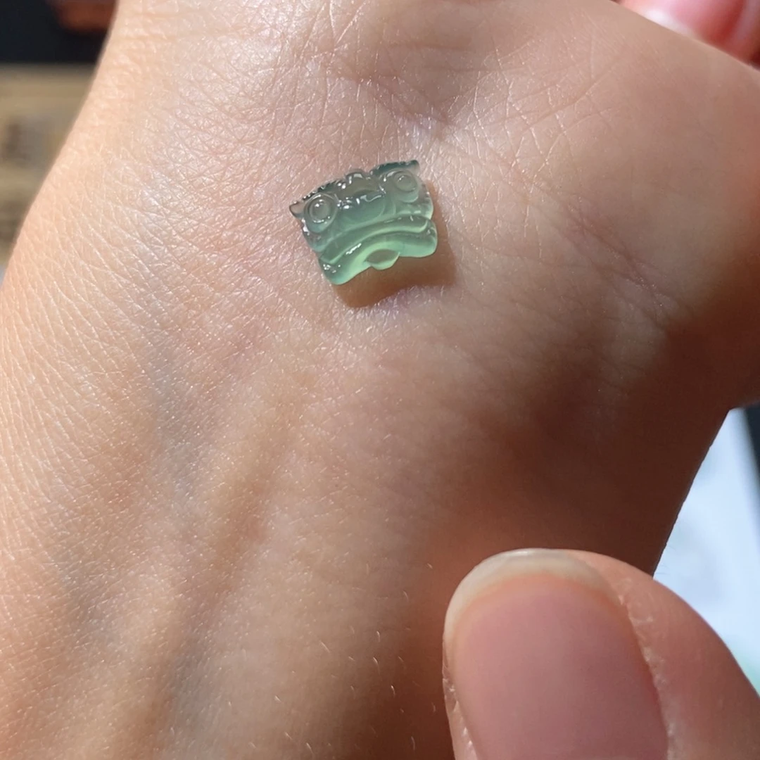 定制翡翠未镶嵌翡翠6.8×8.8×3.2